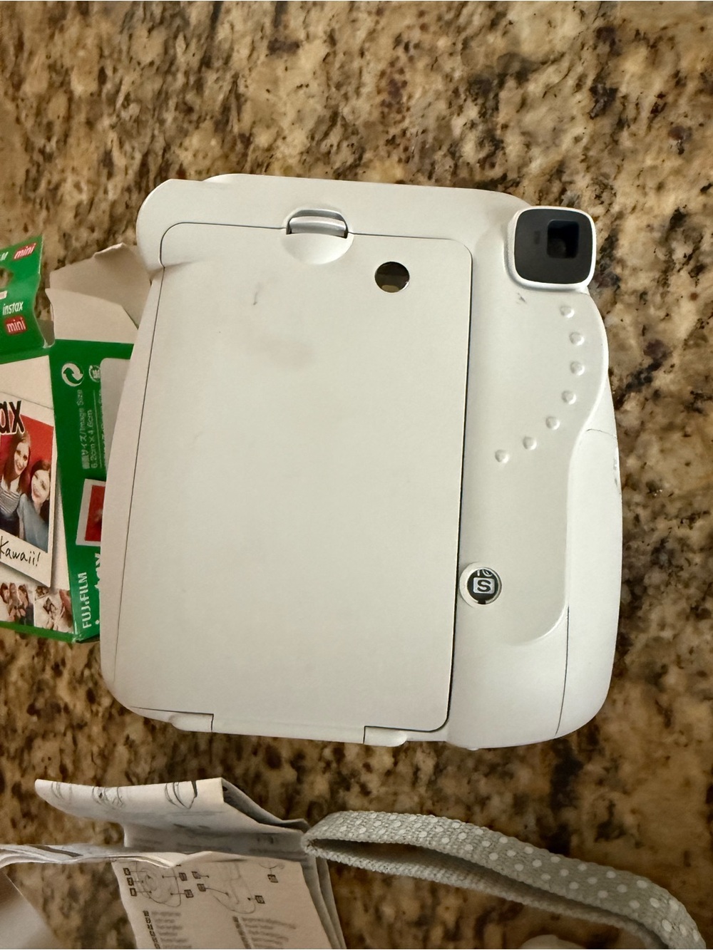 Fujifilm Instax Mini 9 Instant Camera - White - Picture 9 of 12